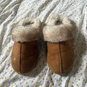 Cozy Faux Fur Lined Slippers - Brown